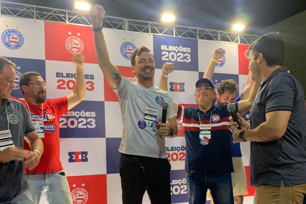 Emerson Ferretti (ao centro) foi eleito para a presidência do Bahia no mandato 2024-26 (Foto: X/Reprodução)