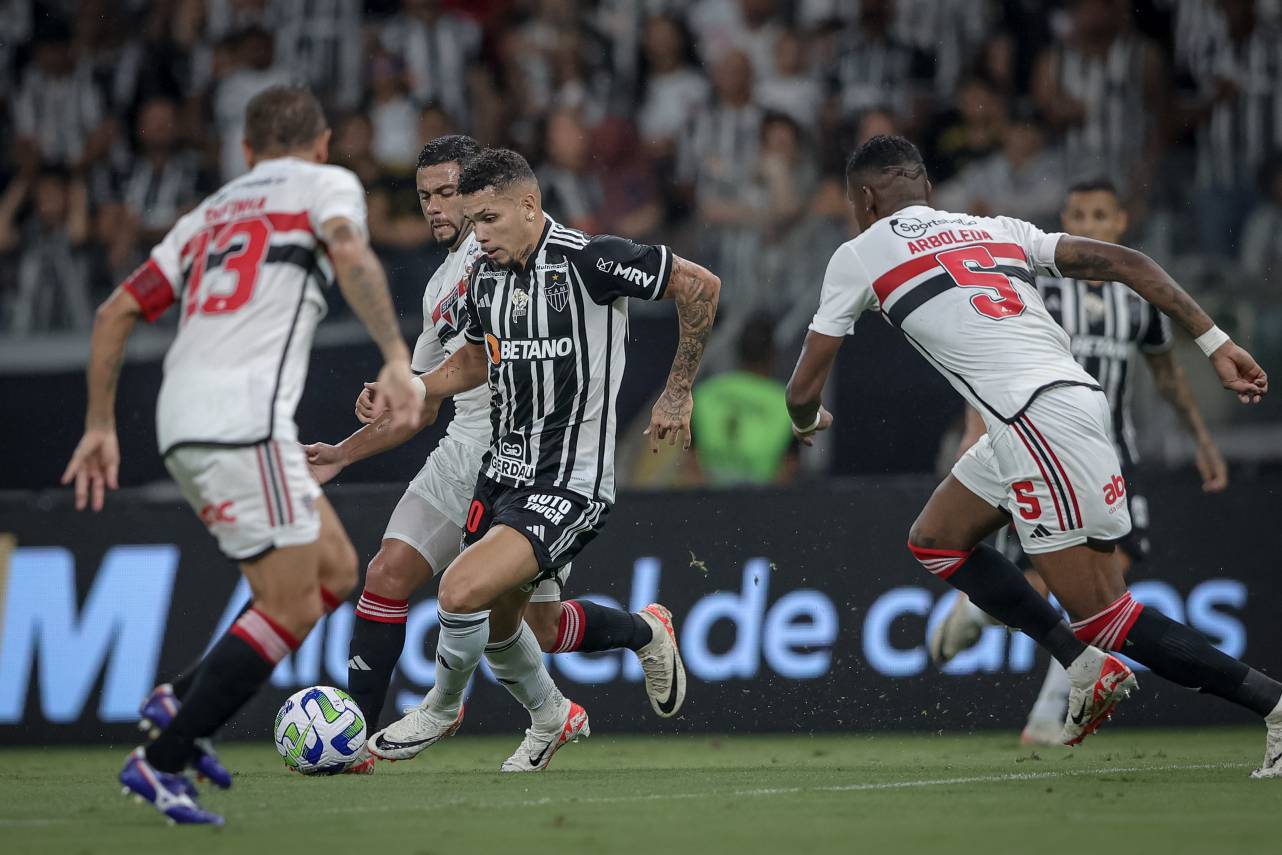 Atlético-MG bateu o São Paulo com gol de Pàulinho