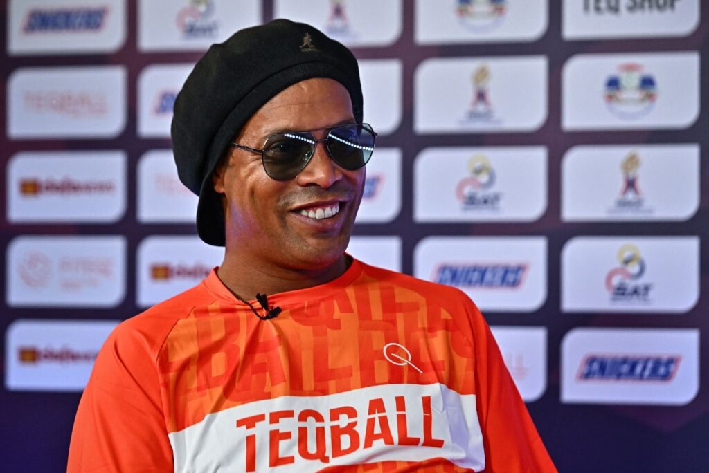 Ronaldinho Gaúcho em entrevista à AFP na Tailândia (Foto: Lillian Suwanrumpha/AFP)