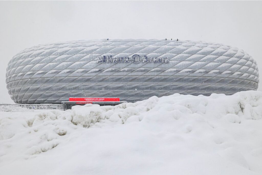 Estádio do Bayern coberto por neve
