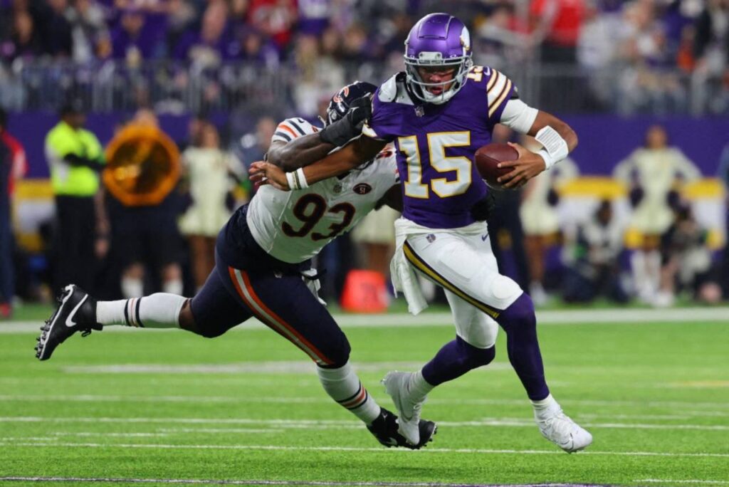 Joshua Dobbs em partida pelos Vikings