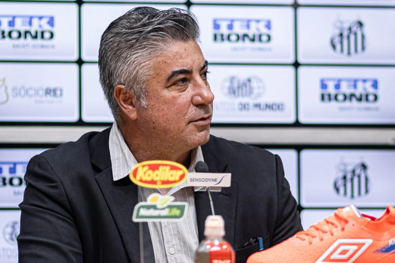 Gallo atuou como jogador do Santos em 1995
