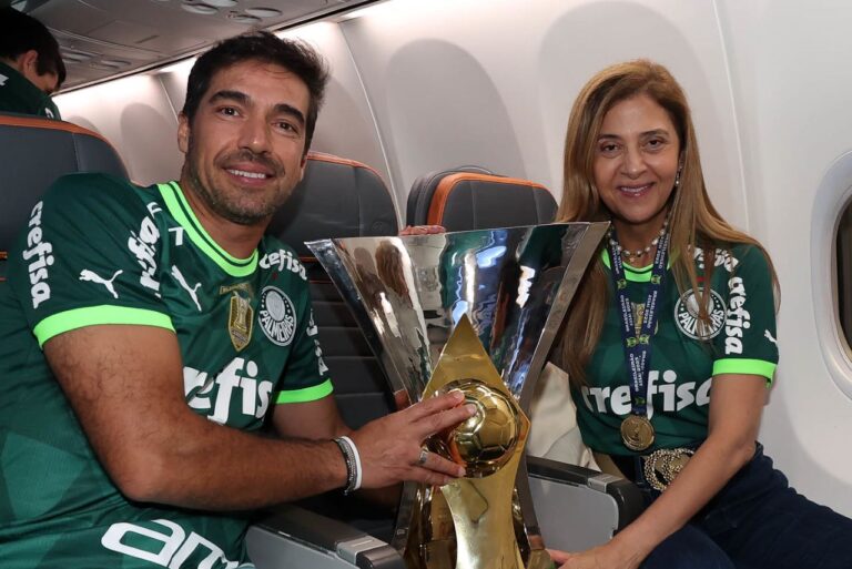 <p>Abel Ferreira ao lado de Leila Pereira após título do Palmeiras. Foto: Divulgação/SEP</p>
