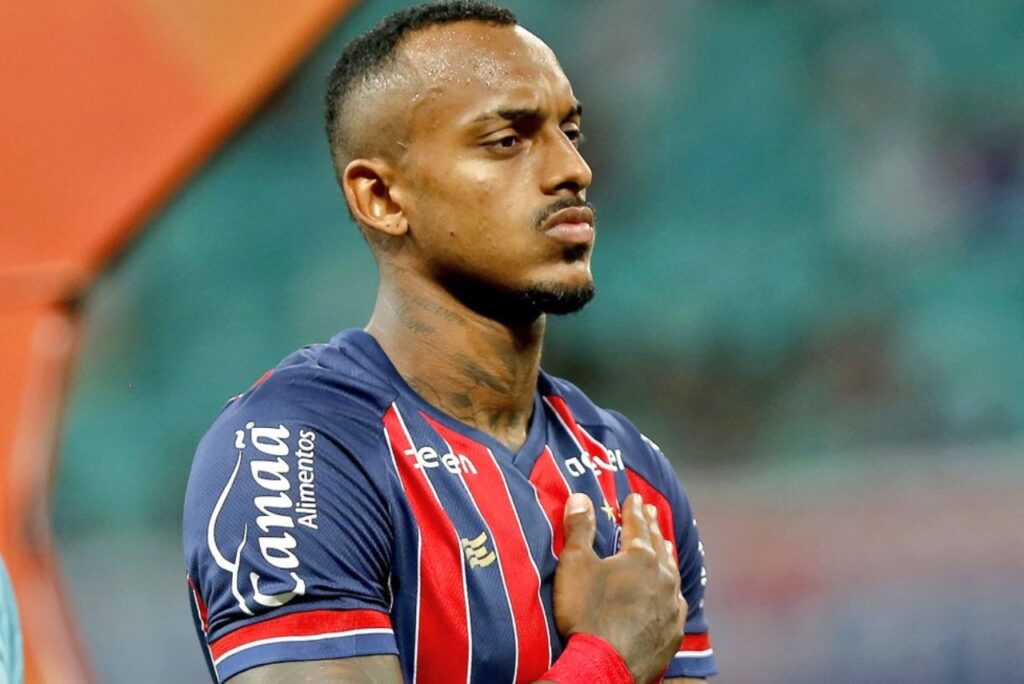 Raul Gustavo sofreu lesão no joelho durante passagem pelo Bahia (Foto: X/Reprodução)