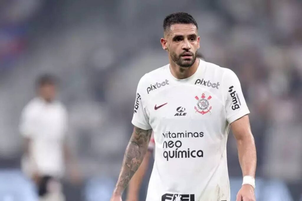 Renato Augusto está livre no mercado
