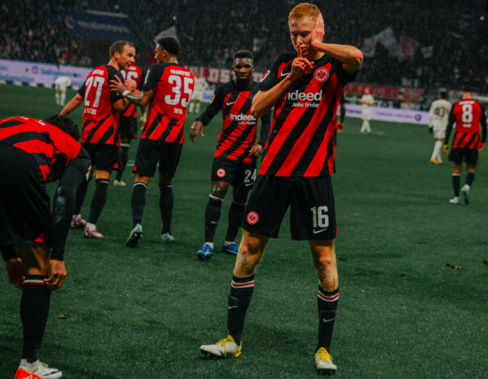 Frankfurt goleou o Bayern de Munique na Bundesliga Foto: Frankfurt/X