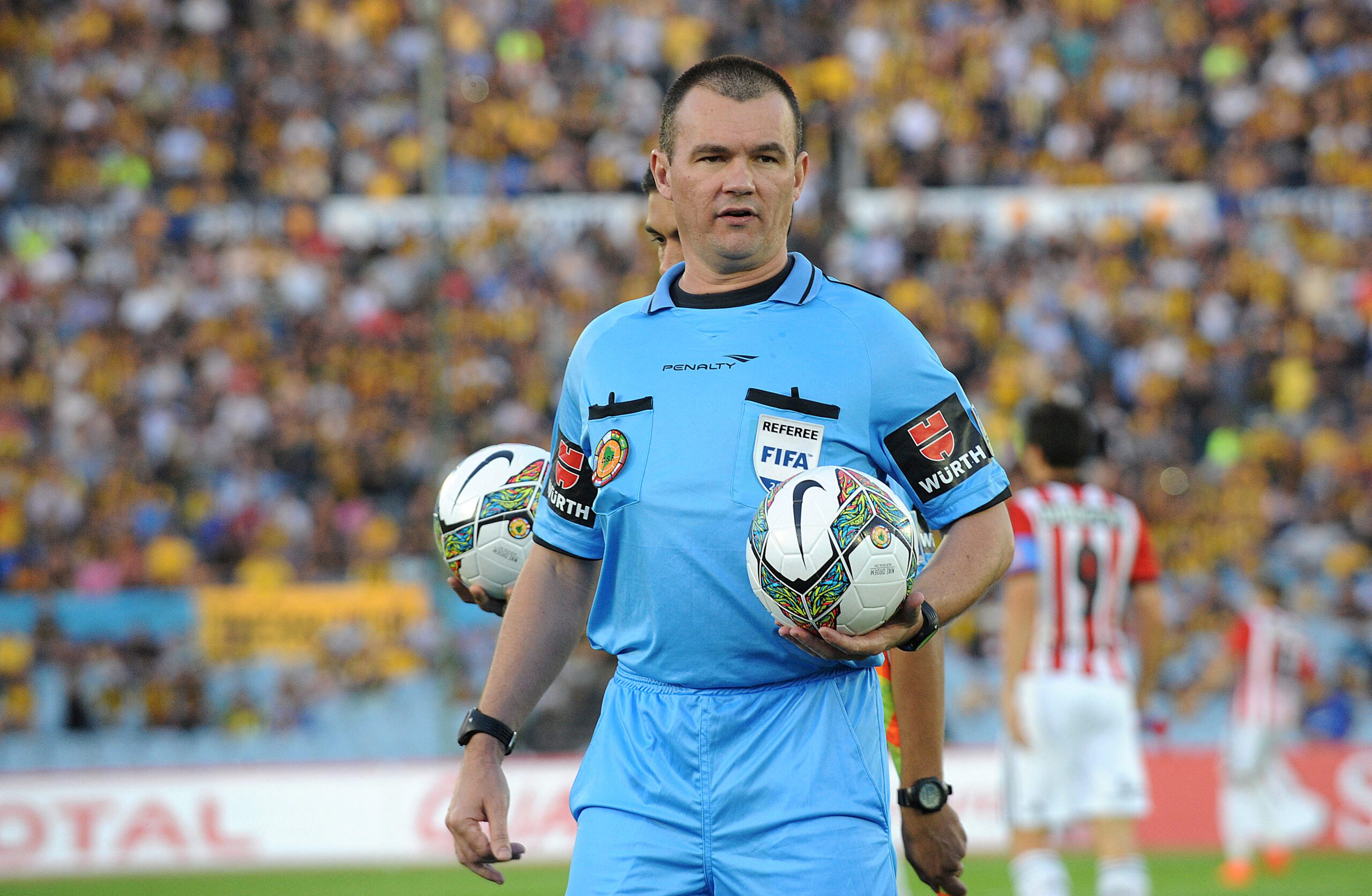 Leandro Vuaden se aposenta e assume comissão de arbitragem no Rio Grande do Sul Foto: MIGUEL ROJO/AFP