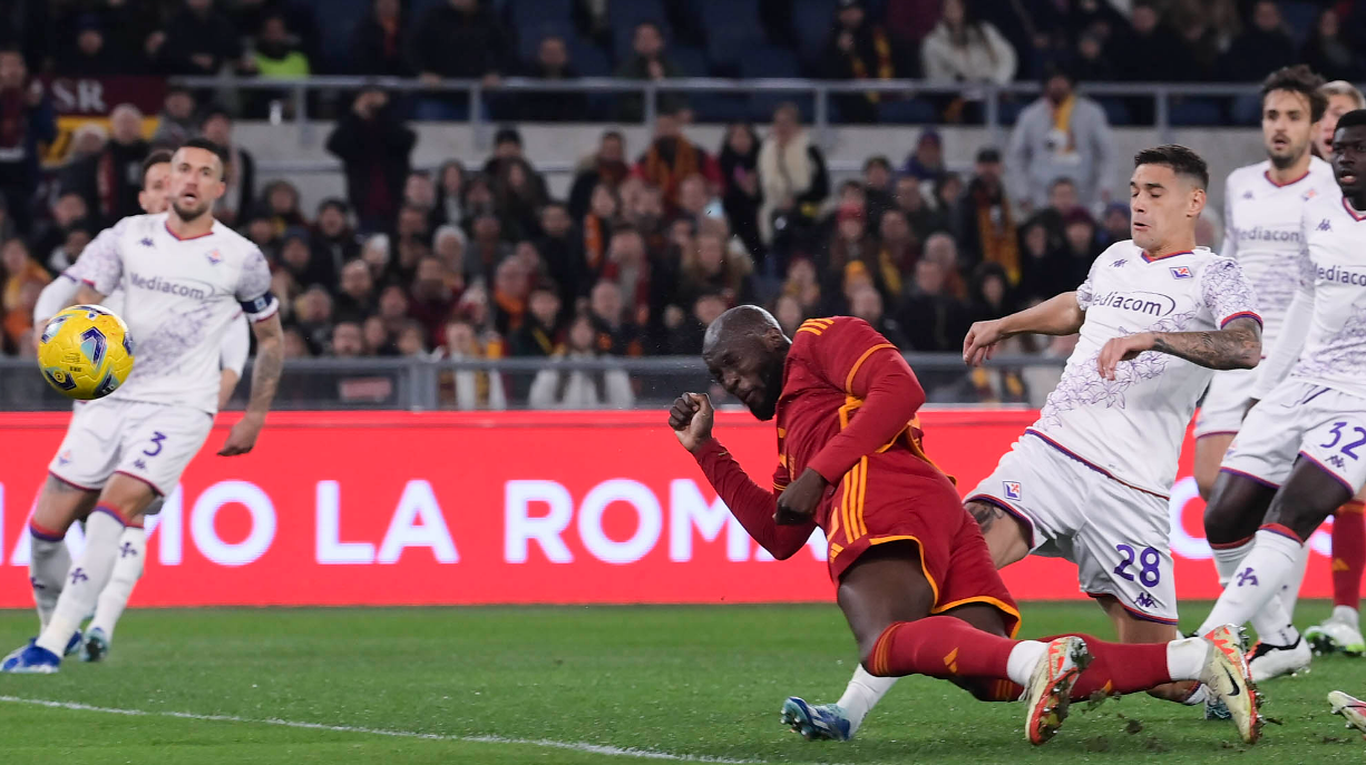 Roma e Fiorentina empataram pelo Italiano Foto: AS Roma/X