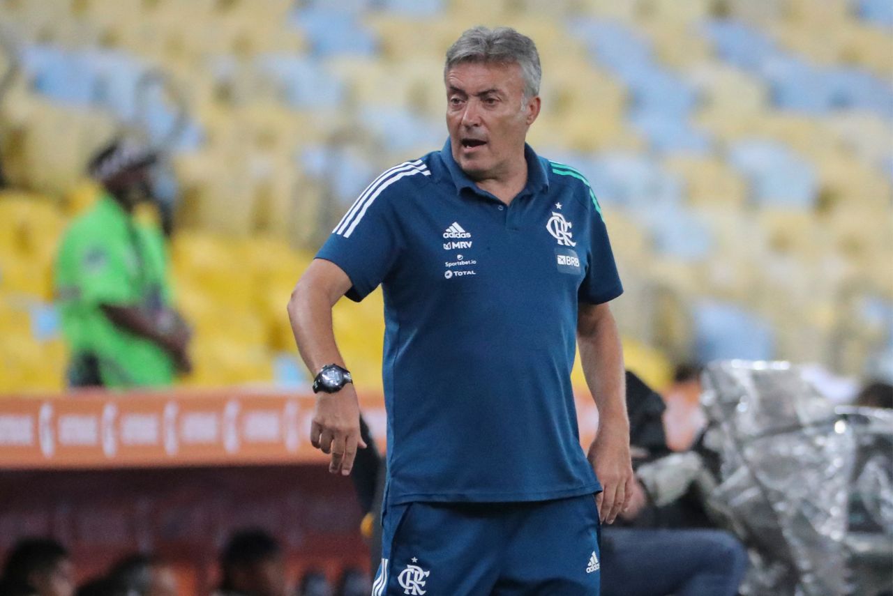 Domenec Torrent, ex-Flamengo, conversou com a diretoria do Athletico-PR