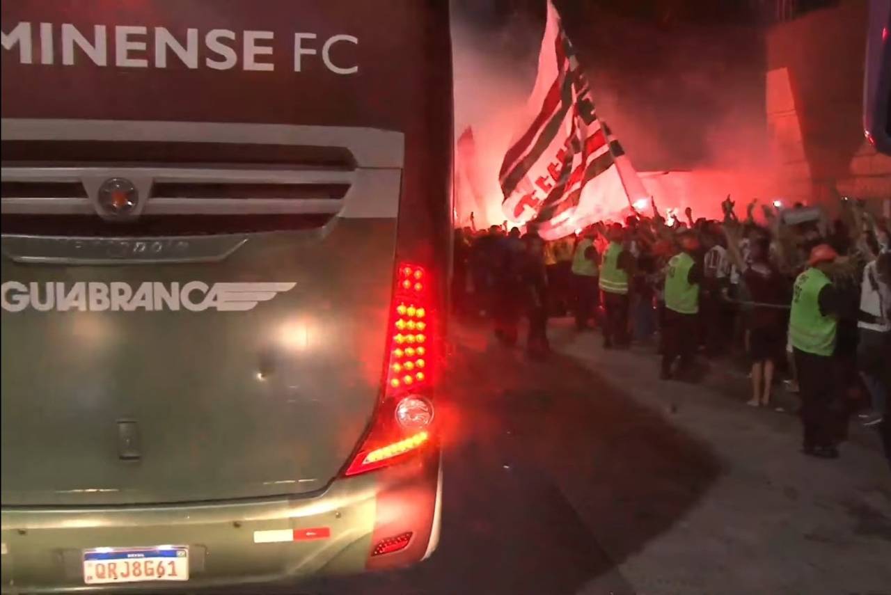 Torcida do Fluminense lotou o aeroporto