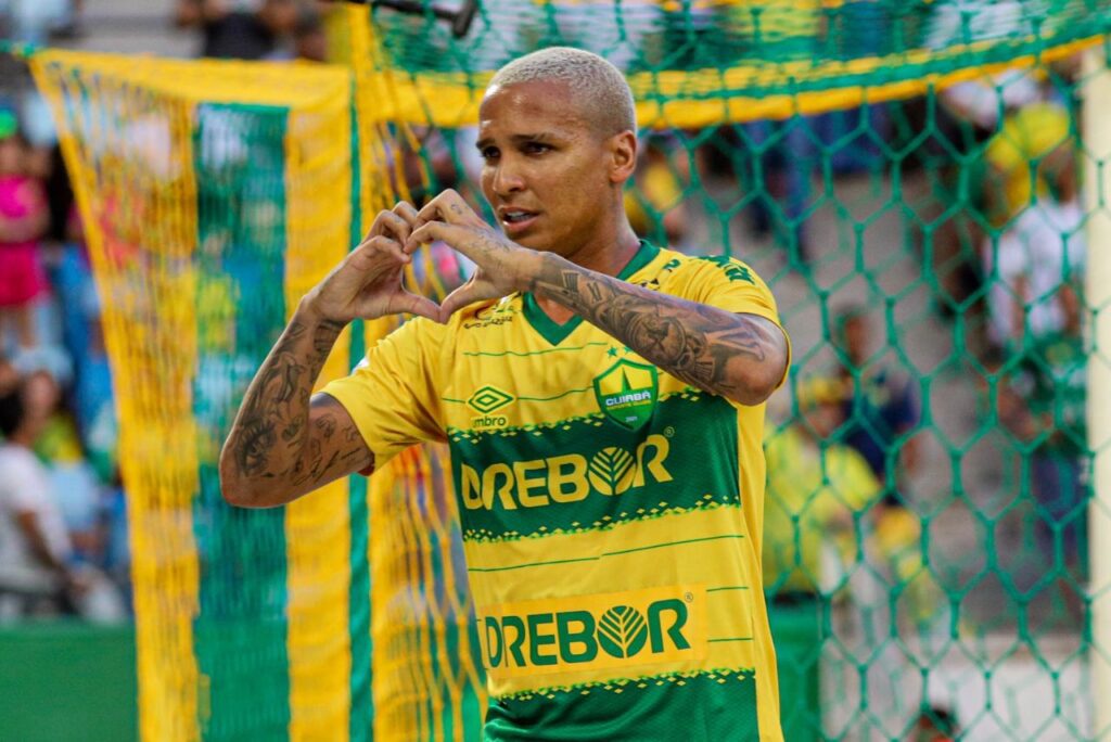 Deyverson tem contrato com o Cuiabá até 2024 e despertou interesse do Botafogo