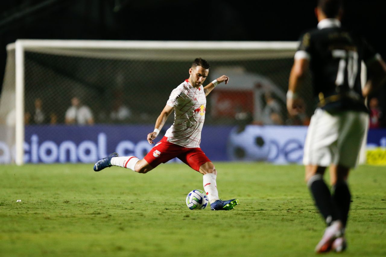 Flamengo negocia com Léo Ortiz, do Bragantino, e se mantém otimista pelo acerto