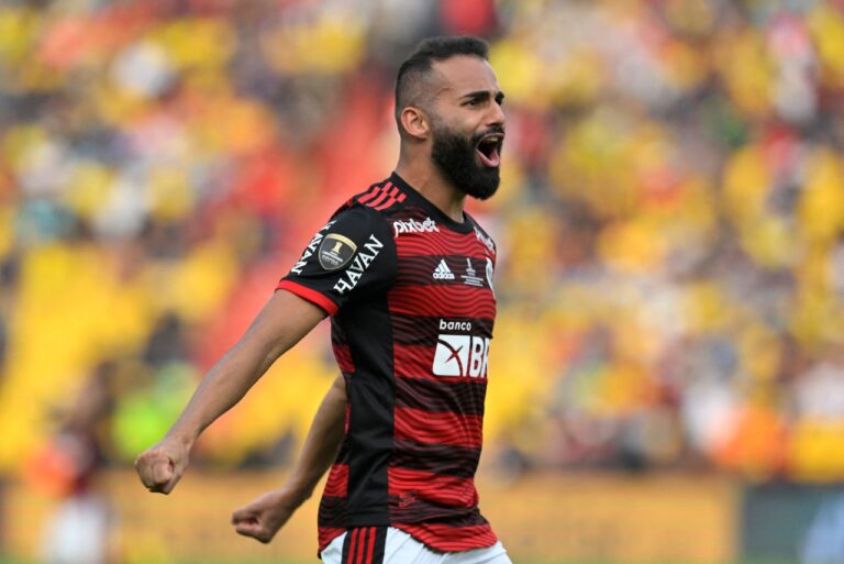 <p>Thiago Maia é monitorado pelo Corinthians e pode receber proposta em breve (Foto: Rodrigo Buendia/AFP)</p>
