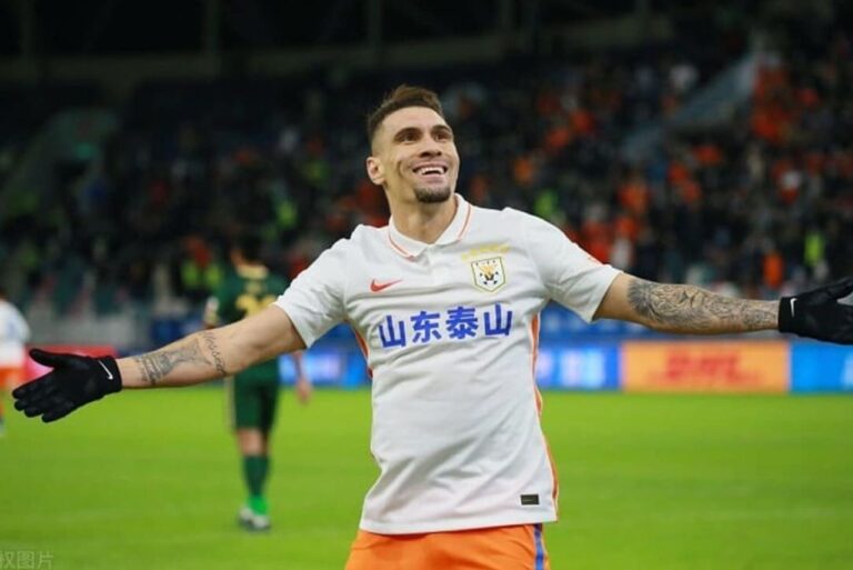 <p>Moisés retorna ao América-MG após 11 anos. Foto: Divulgação/Shandong</p>