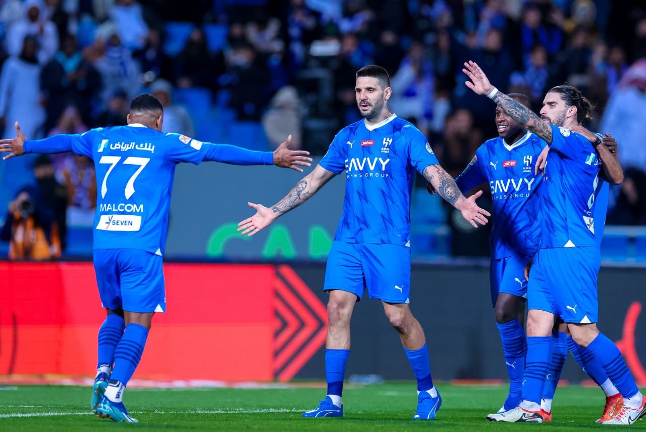 Mitrovic deixou o seu na vitória do Al-Hilal sobre o Al-Wehda (Foto: X/Reprodução)