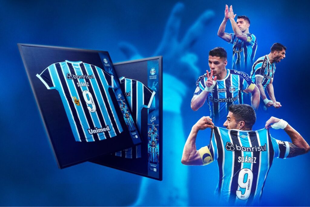 Camisa de Suárez autografada e emoldurada esgotou em poucos minutos (Foto: Grêmio/Divulgação)
