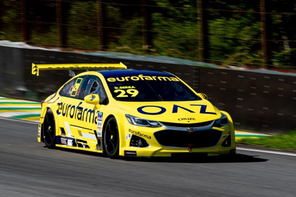 Carro de Daniel Serra em prova da Stock Car em 2023