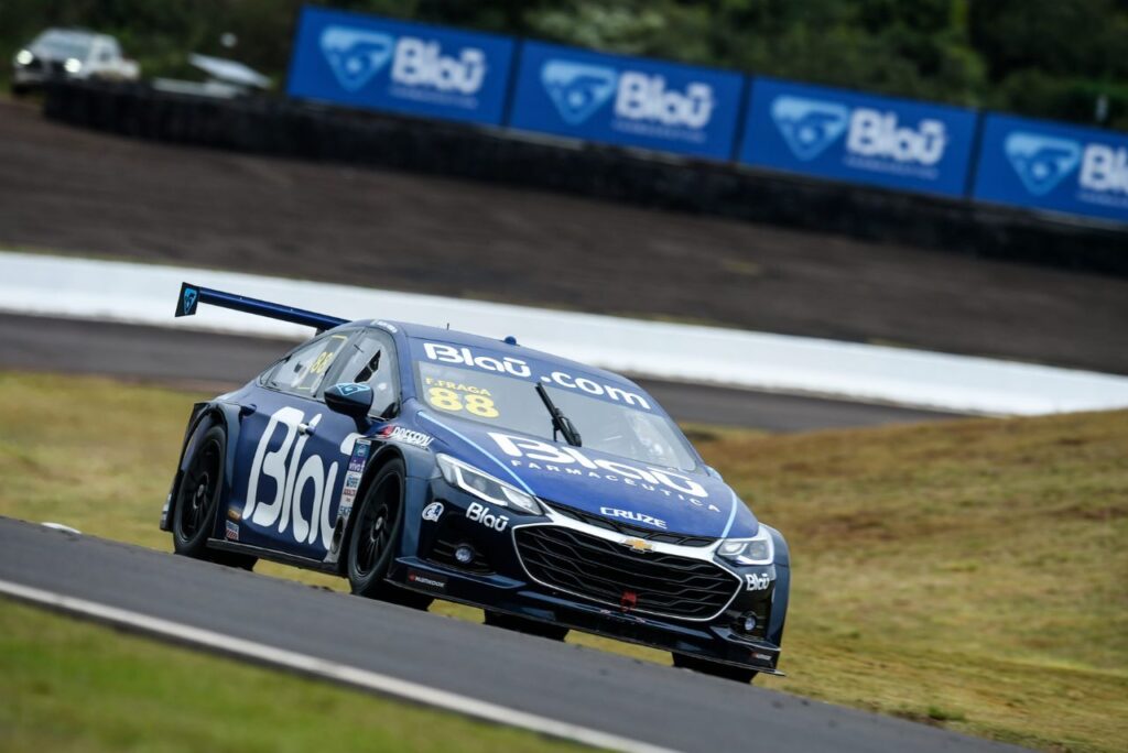 Carro de Felipe Fraga em prova da Stock Car em 2023