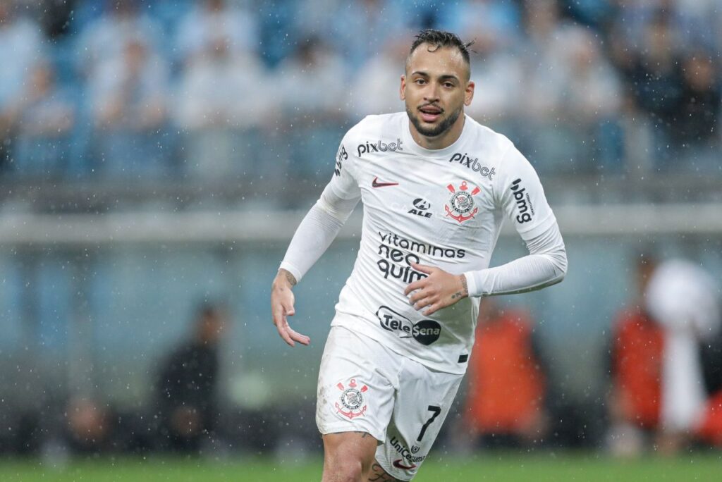 Maycon em campo pelo Corinthians