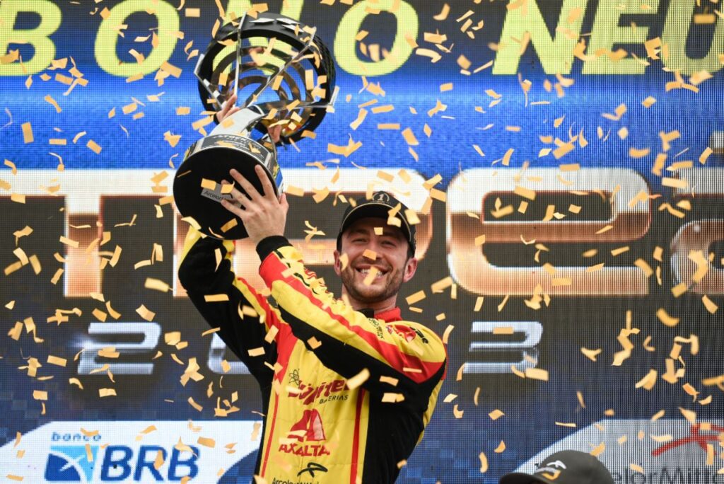 Gabriel Casagrande comemora título da Stock Car 2023
