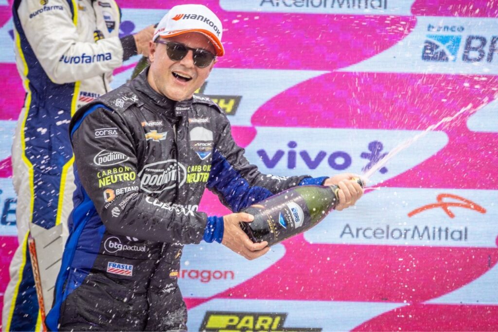Felipe Massa comemora pódio em Velocitta na Stock Car