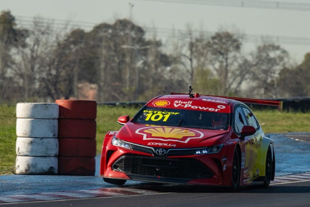 Carro de Gianluca Petecof em prova da Stock Car em 2023