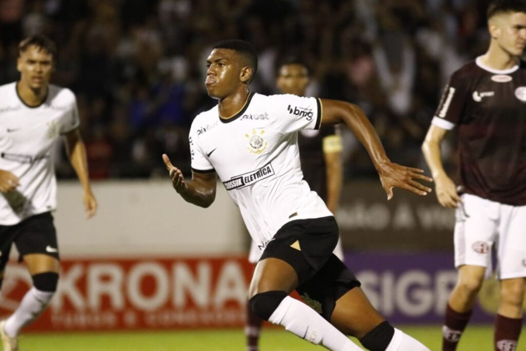 Atacante se destacou na base do Corinthians