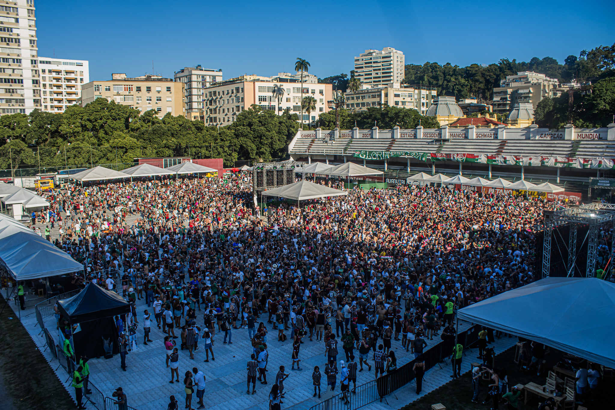 Torcedores do Fluminense fazem festa na Casa Laranjeiras após vaga na final do Mundial de Clubes Foto: Marina Garcia e Mailson Santana/FFC