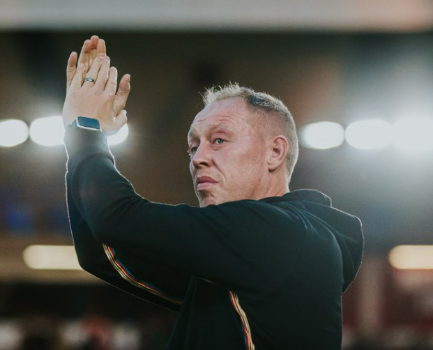 Nottingham Forest demite técnico Steve Cooper