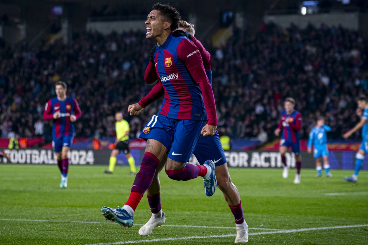 Raphinha abriu o placar para o Barcelona
