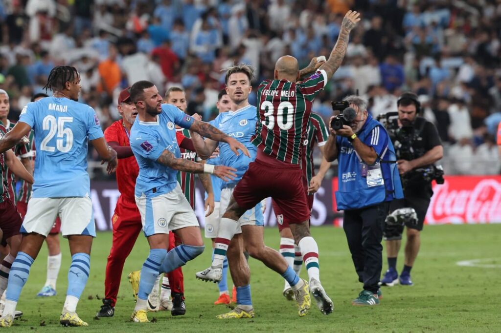 Felipe Melo e Walker em briga