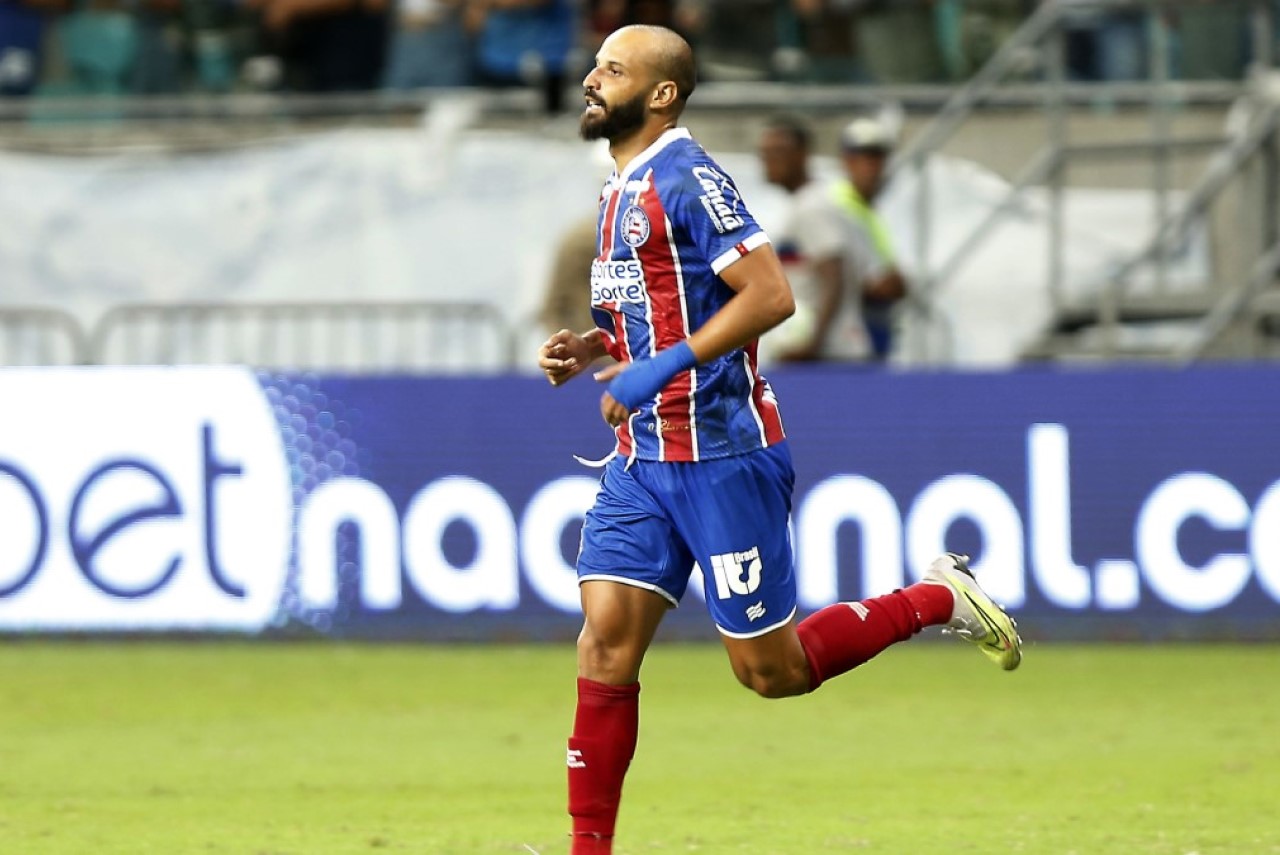 Thaciano, meio-campista do Bahia