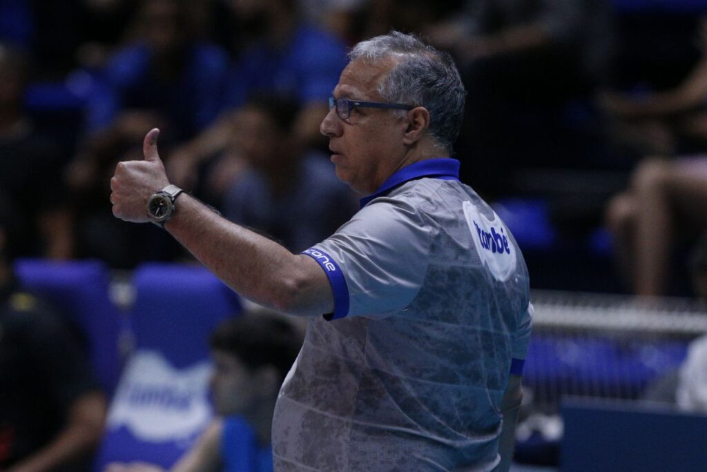 Nery Tambeiro, treinador do Itambé Minas, em 2023