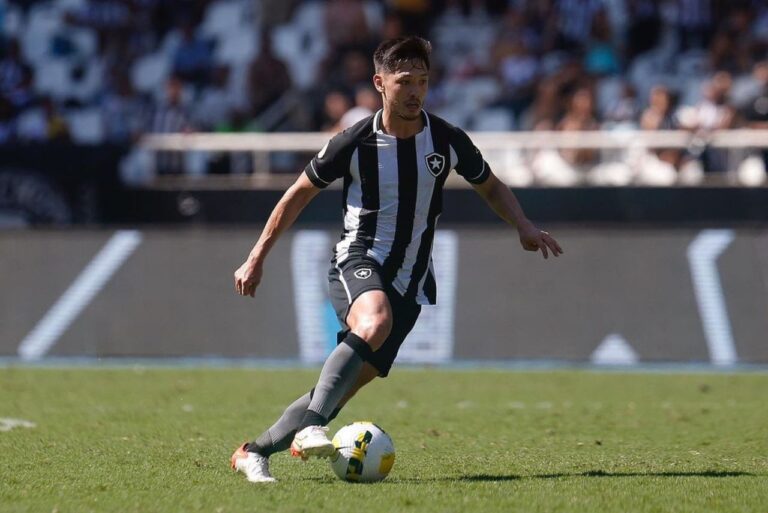 <p>Luis Oyama será emprestado pelo Botafogo pela terceira vez (Foto: Vitor Silva/Botafogo)</p>