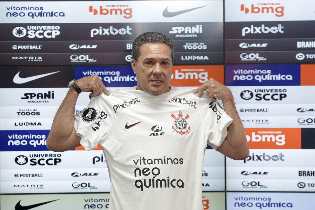 Apresentação do técnico Vanderlei Luxemburgo no cargo de treinador do Corinthians.