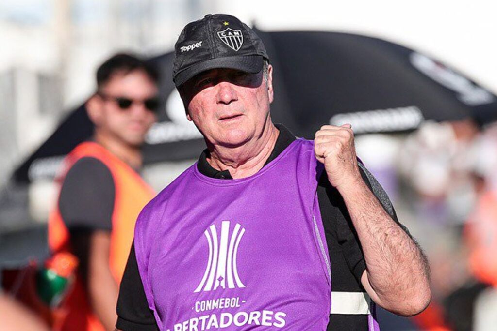 Ex-técnico de futebol Levir Culpi, no comando do Atlético-MG durante partida da Libertadores.