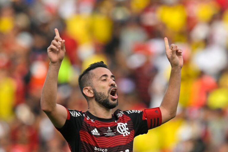 <p>Na mira do Bahia, Everton Ribeiro tem contrato com o Flamengo até 31 de dezembro (Foto: Rodrigo Buendia/AFP)</p>
