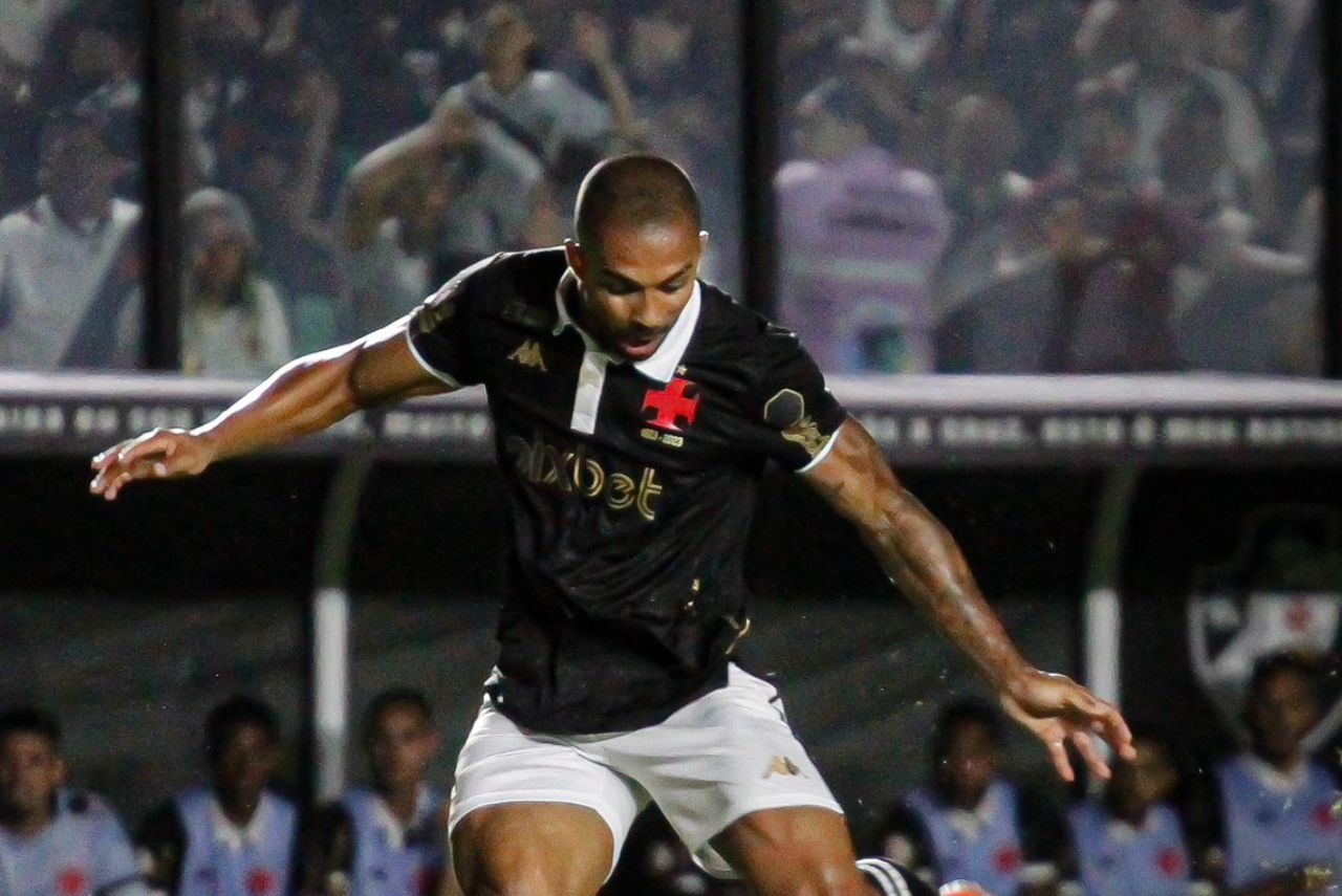 Lateral assinou com o Vasco até o fim de 2027