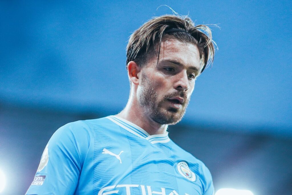 Atacante Grealish foi campeão do mundo com o City