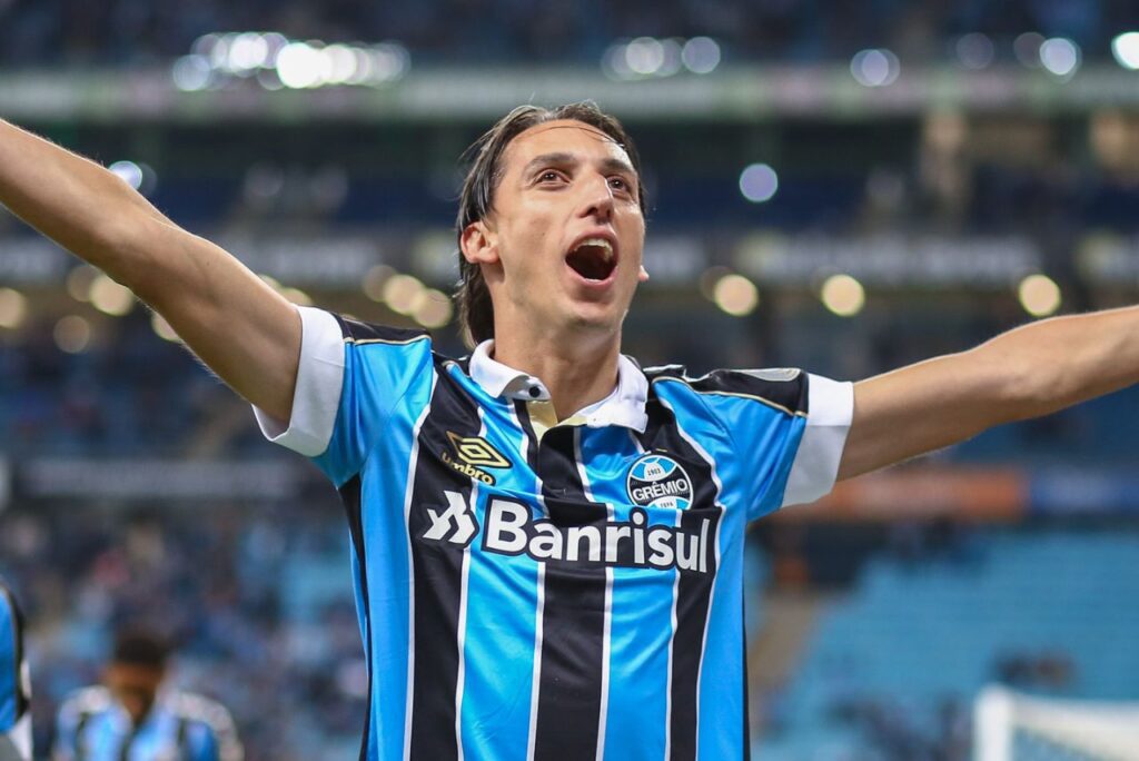 Defensor tem 384 jogos pelo Grêmio