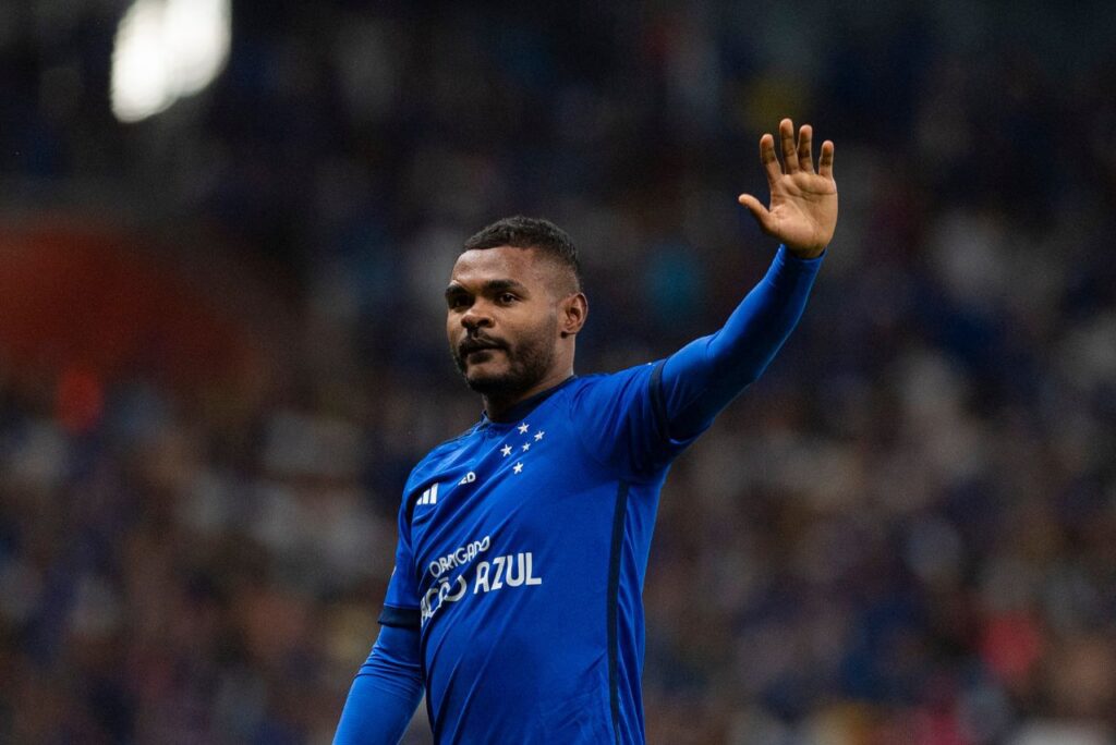 Nikão interessa ao Athletico-PR