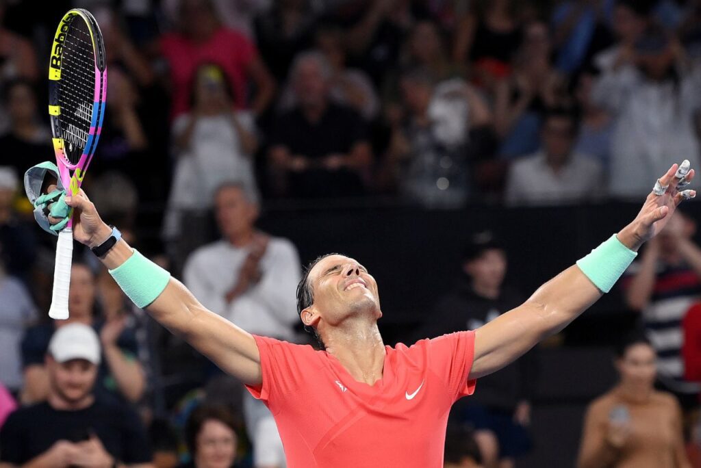 Rafael Nadal retornou com vitória ao ATP 250 de Brisbane (Foto: X/Reprodução)