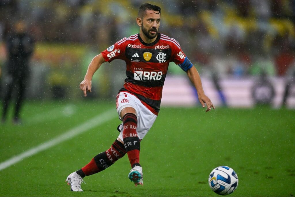Everton Ribeiro não chegou a acordo com o Flamengo e deve seguir para o Bahia (Foto: Mauro Pimentel/AFP)