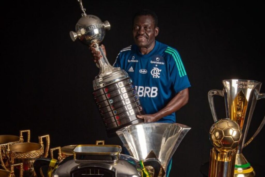 Denir, massagista do Flamengo por mais de quatro décadas, faleceu aos 75 anos (Foto: Alexandre Vidal/CRF)