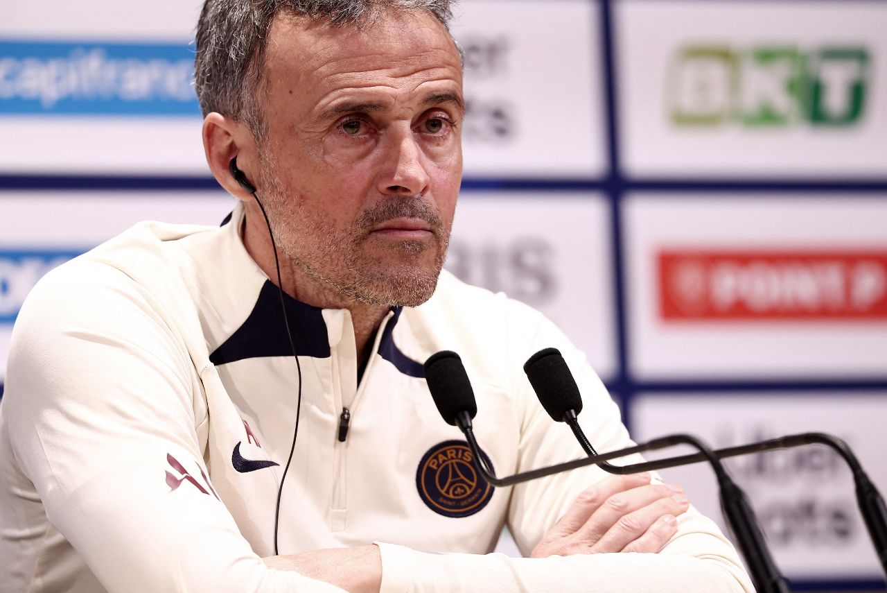 Luis Enrique em coletiva de imprensa antes da partida contra o Toulouse (Foto: Franck Fife/AFP)