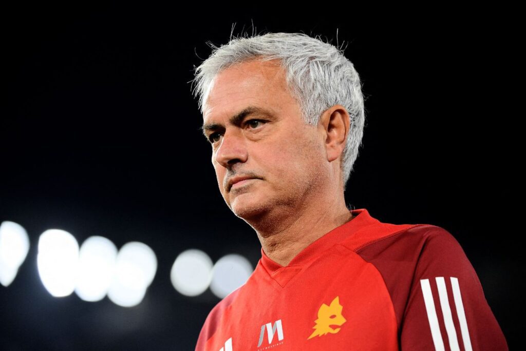 José Mourinho comanda atualmente a equipe italiana da Roma (Foto: Filippo Monteforte/AFP)