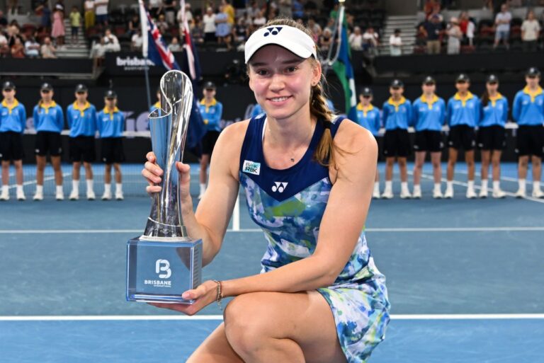 <p>Elena Rybakina conquistou o WTA 500 de Brisbane sobre Sabalenka (Foto: WTA/Divulgação)</p>
