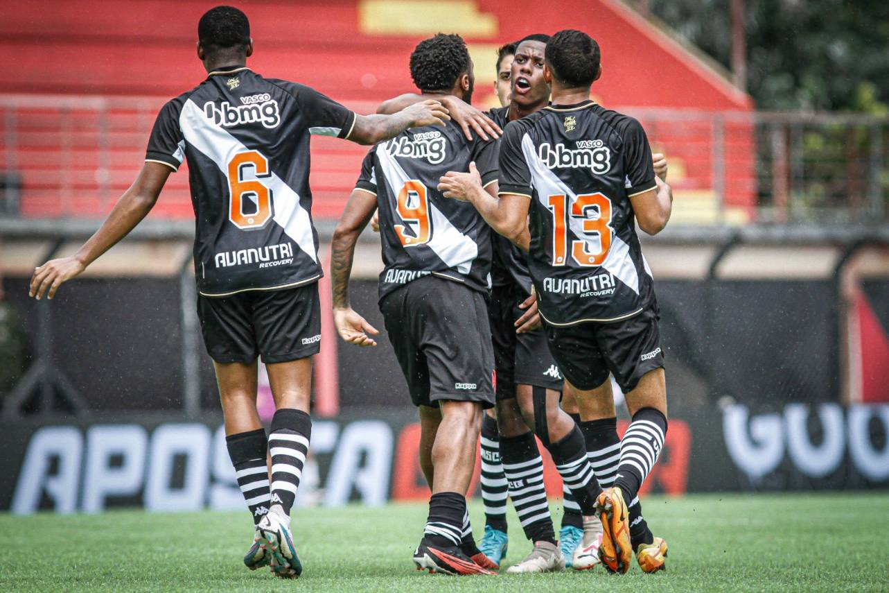 O Vasco chegou a 4 pontos e ficou mais perto da classificação. Foto: Reprodução/X