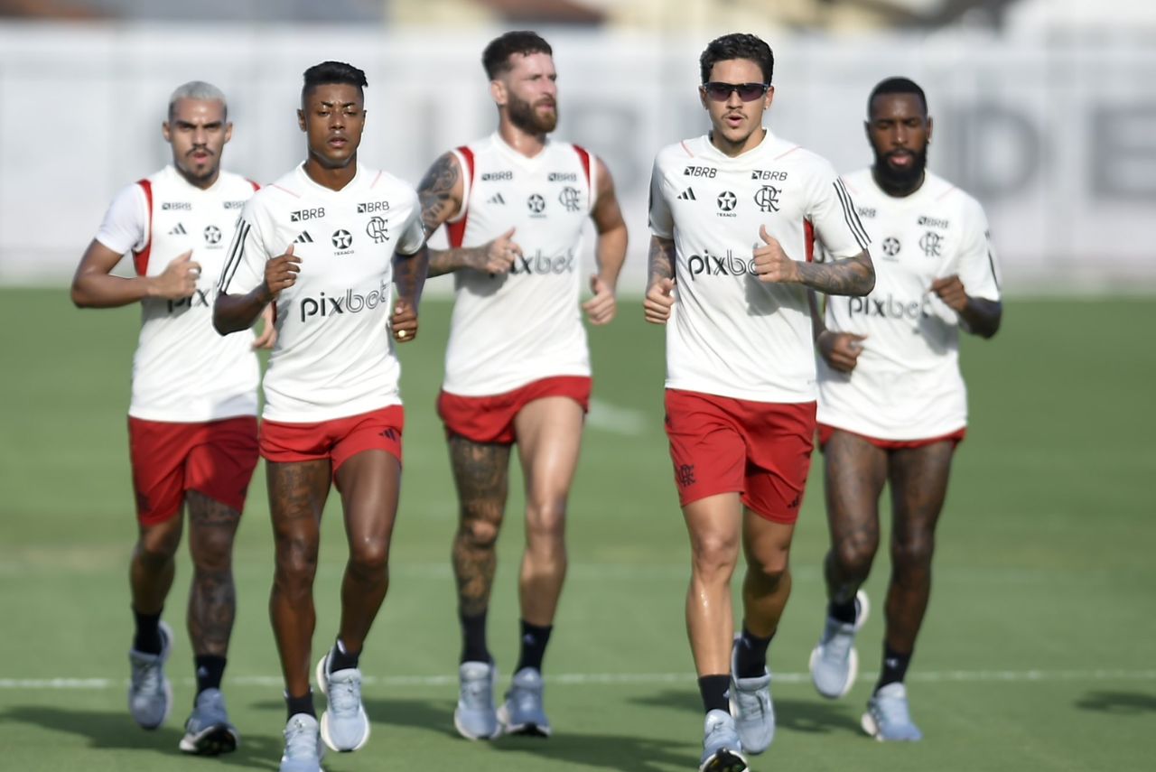 Parte do elenco do Flamengo no primeiro treino do ano
