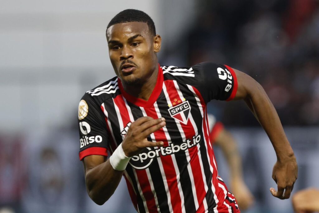 Jovem lateral é cria da base do São Paulo